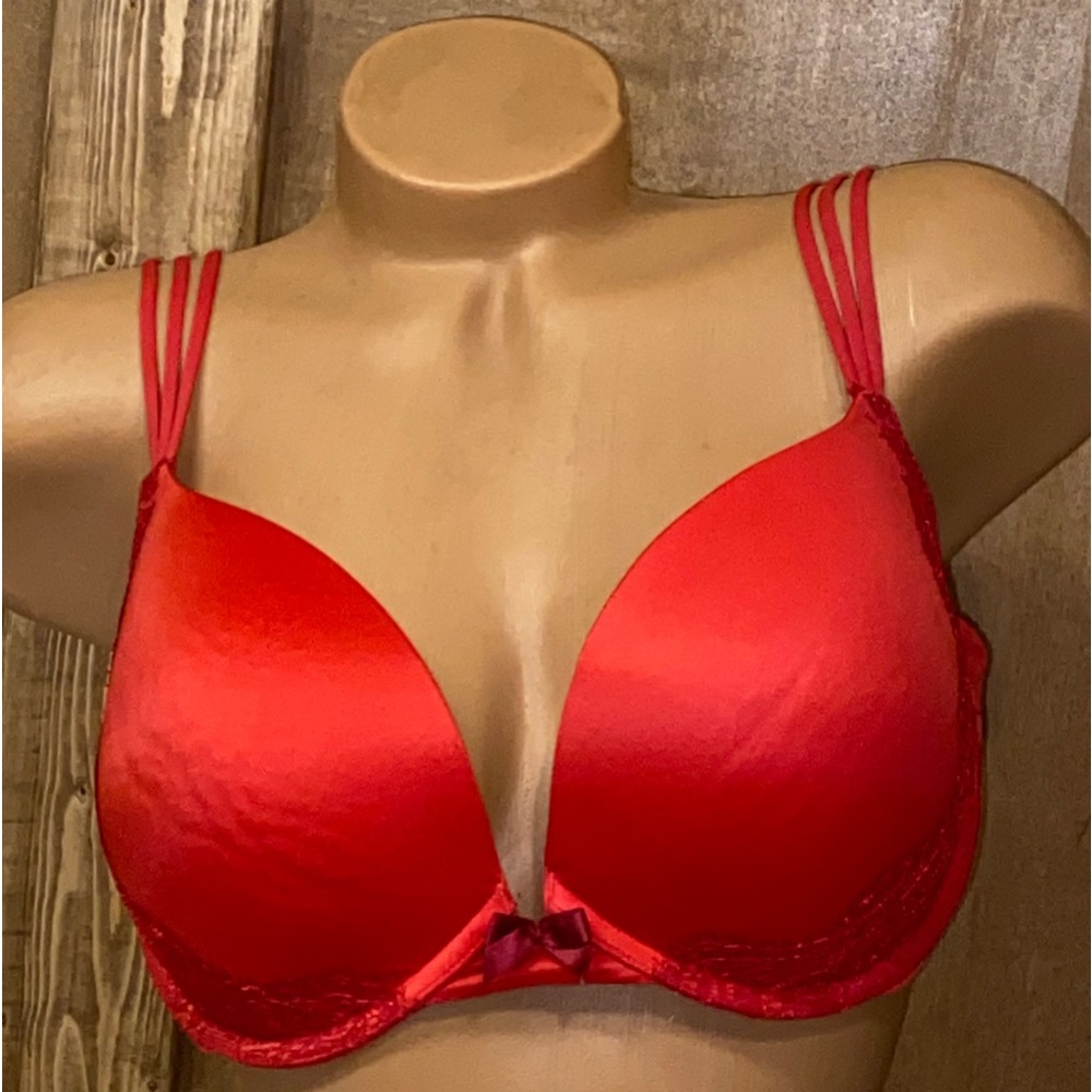 Victoria’s Secret True Red 38D underwire Very sexy push up bra